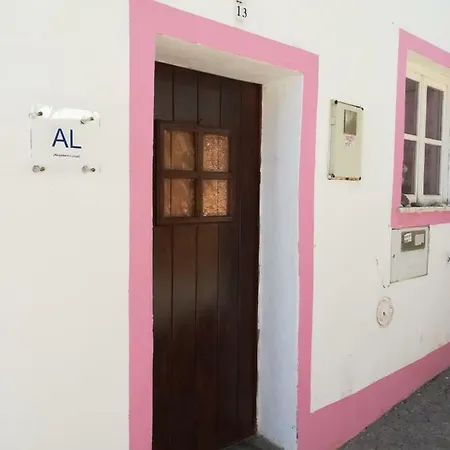 Alojamento Casa Rosa * ヴィラ・ド・ビスポ